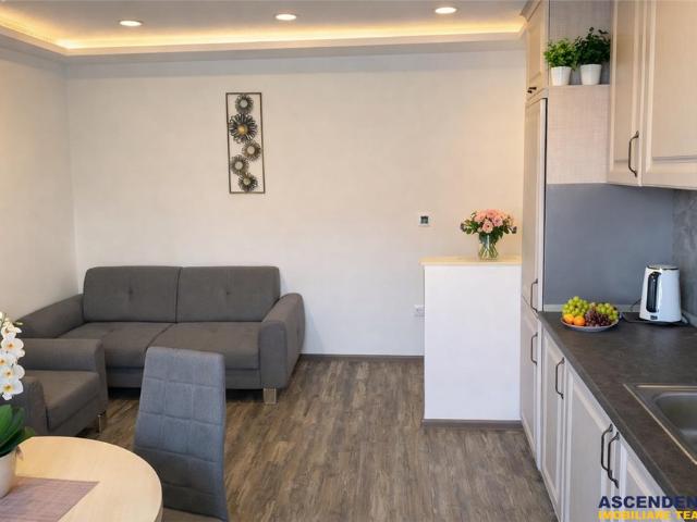 Nou rezidential, cu terasa, gradina proprie, loc parcare, mobilat si utilat, Central, Brasov
