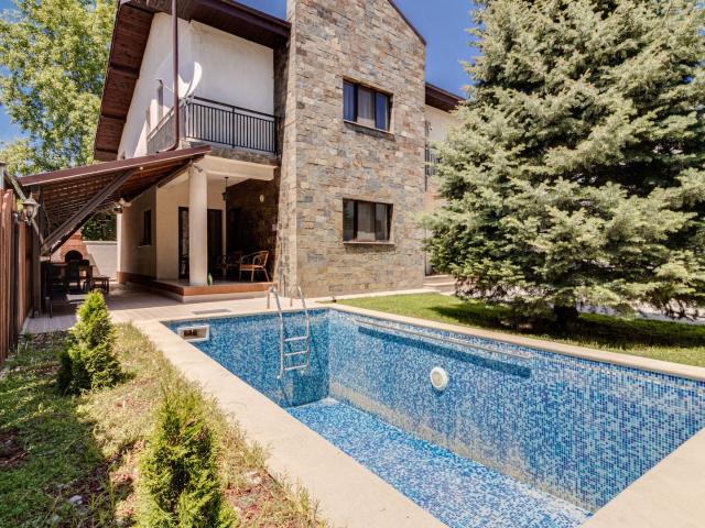 NOU! Vila P+1E CURTE 355 mp, 5 camere, PISCINA !