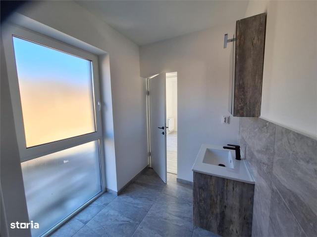 Noua! Casa 4 camere, Dezmir+Parcare