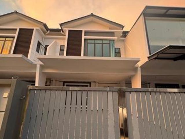 Novus Spring Tmn Tasik Indah Kluang Brand new 2 Storey Terrace House