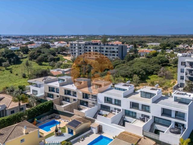 Nova Moradia T3+1 com Excelentes Áreas, Piscina e Cave em Ga. 260m² Montenegro