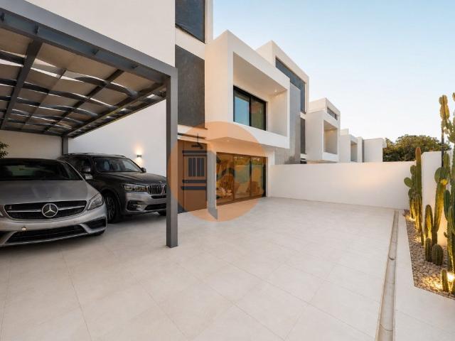 Nova Moradia T3+1 com Excelentes Áreas, Piscina e Cave em Ga. 260m² Montenegro