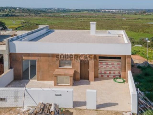 Nova Moradia T3 com Piscina e vista panorâmica, Mexilhoeira Grande
