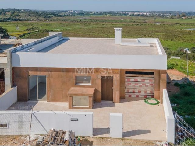 Nova Moradia T3 com Piscina e vista panorâmica, Mexilhoeira Grande
