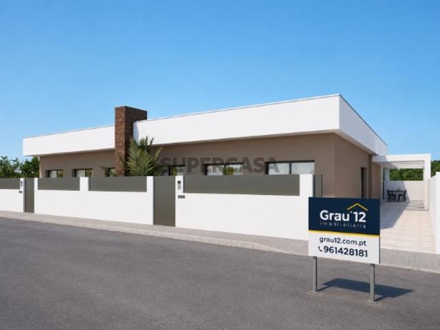 Nova moradia T4 com JARDIM INTERIOR, piscina e suíte em Fernão Ferro | Próxima das praias e Lisboa