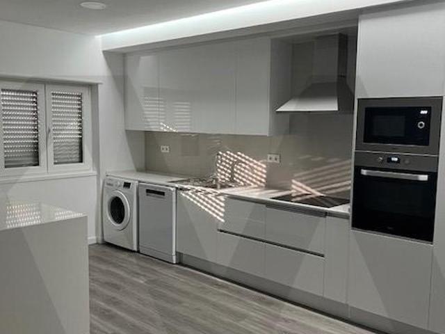 NOVA OPORTUNIDADE NA TORRE DA MARINHA SEIXAL T2 Totalmente remodelado