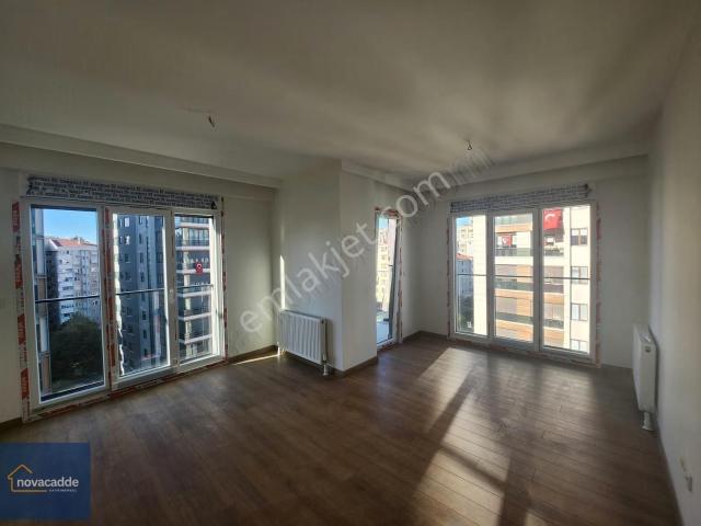 Nova Cadde,den Erenköyde Yeni Binada 2+1 Balkonlu Daireler