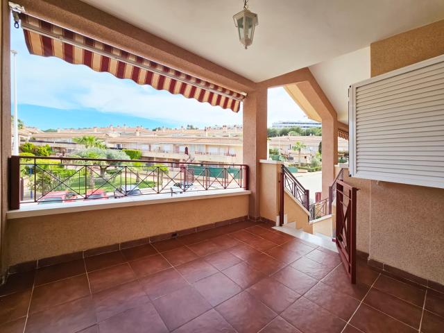 NOVAMAR BUNGALOW EN PLANTA ALTA CON SOLARIUM Y PLAZA DE GARAJE A TAN SOLO 400M DE LA PLAYA !