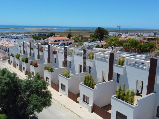 Novas Moradias Contemporâneas T3 com Piscina na Fuzeta