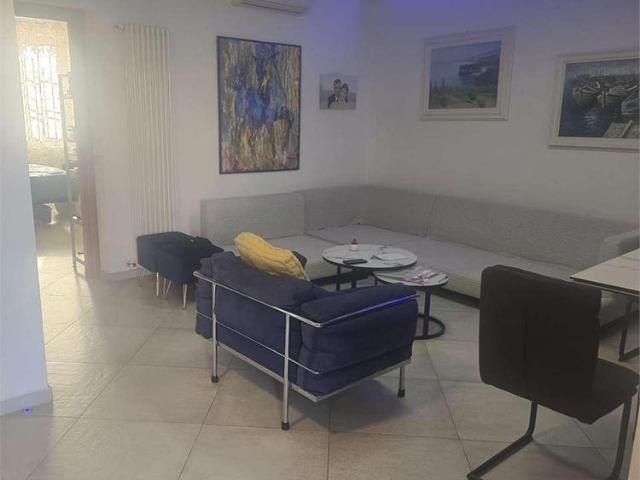 NOVEDRATE affittiamo TRILOCALE arredato in casa bi