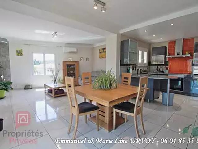 Noves 13550 Achat / Vente appartement 5 pièces t5 au dernier étage terrasse