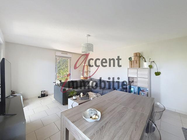 Noves: Appartement T3 55 m² avec 2 chambres et parking