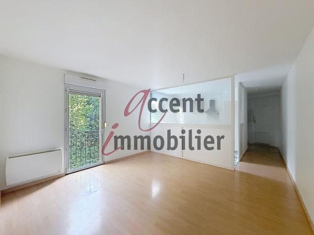 Noves: Appartement T3 55 m² avec 2 chambres et parking
