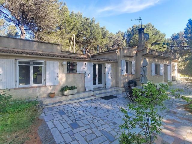 Noves, en colline: Maison avec piscine 126m² Noves