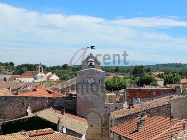Noves: Immeuble de rapport de 6 logements 250m² Noves
