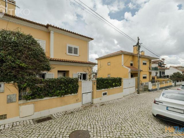 NOVIDADE Moradia T4+1 com Garagem, Jardim e Varandas, em Sintra | 25063926242