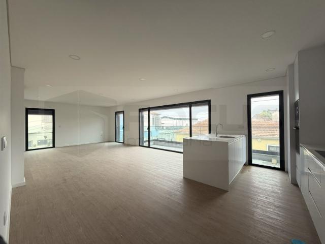Novidade no mercado ! Apartamento T2 com terraço Aveiro / Esgueira