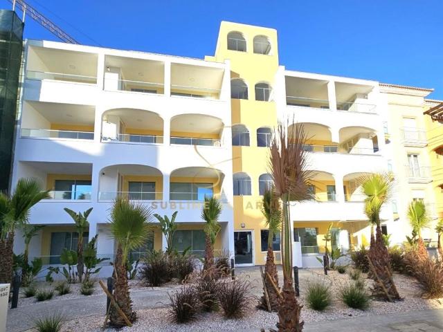 Novo apartamento com piscina aquecida e garagem em Lagos, Al. 98m² Lagos
