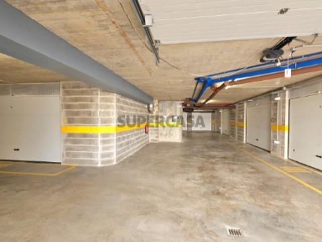 Novo apartamento com piscina e garagem em Box em Lagos, Algarve