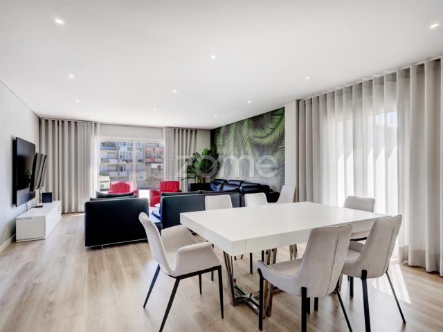 Novo apartamento de 5 quartos em Sacavém