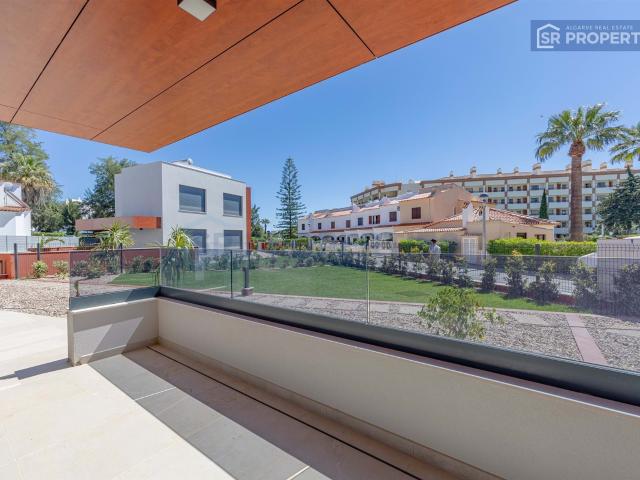 Novo apartamento T1 no “Edifício Parque”, condomínio com pis. 82m² Quarteira