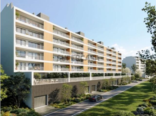 Novo apartamento T2, terraço e garagem box, junto ao centro Alcobaça