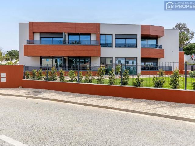 Novo apartamento T3 no “Edifício Parque”, condomínio com pis. 127m² Vilamoura