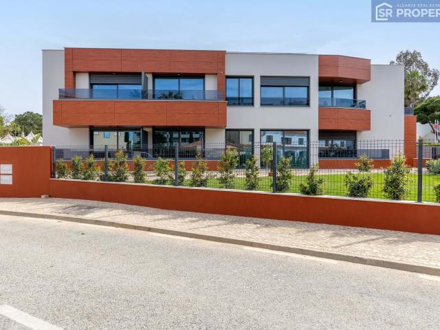 Novo apartamento T3 no “Edifício Parque”, condomínio com piscina, no centro de Vilamoura e perto da praia., Loulé, Vilamoura
