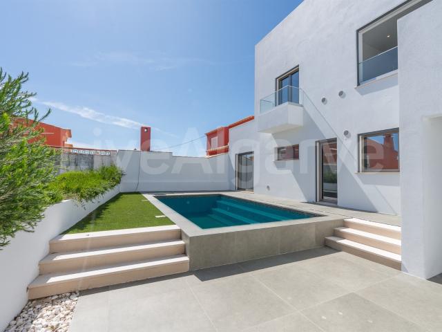 Novo Construção | V4+1 Moderna com Piscina à Venda em Torral. 242m² Lagos