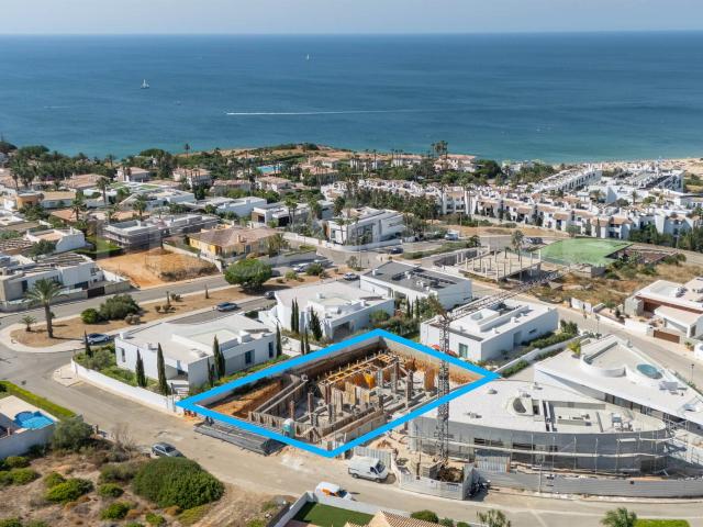 Novo Desenvolvimento | Vila T3 de Luxo em Construção em Port. 205m² Lagos