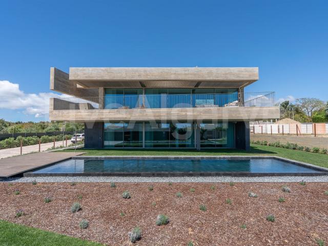 Novo Desenvolvimento | Villas T4 de Luxo de Singela Beleza e. 299m² Luz