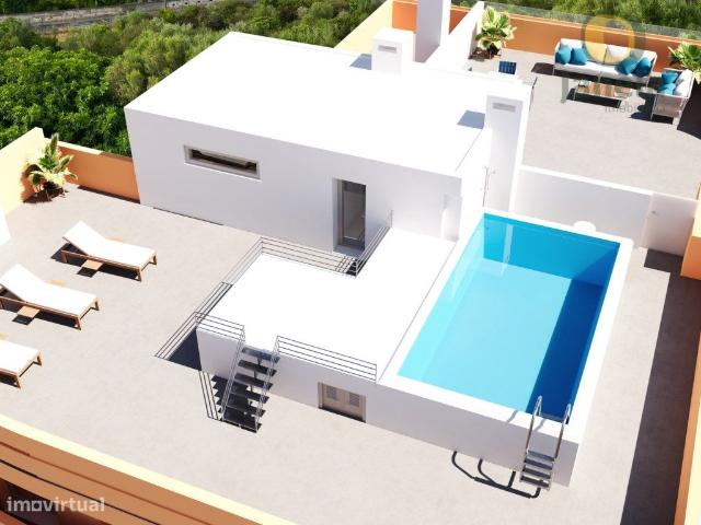 Novo T3 com piscina e terrao, com vista mar