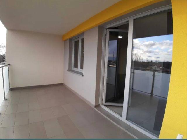 Nowy budynek, 3 pok. z balkonem