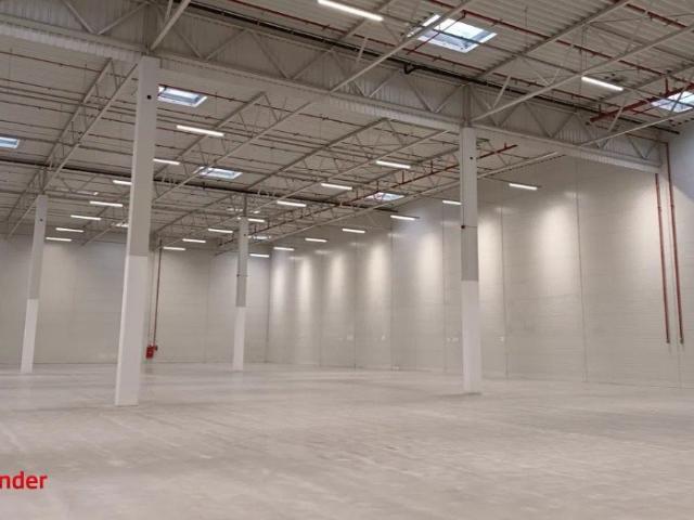 Nowoczesny magazyn 10 000 m² z wysokim składowaniem