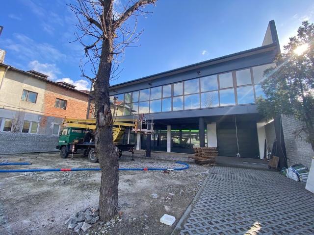 Nowoczesny obiekt 650 m² z magazynem 10 m wysokości