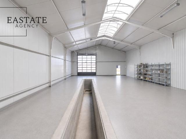 Nowoczesny obiekt 650 m² z kanałem i wjazdem na naczepy