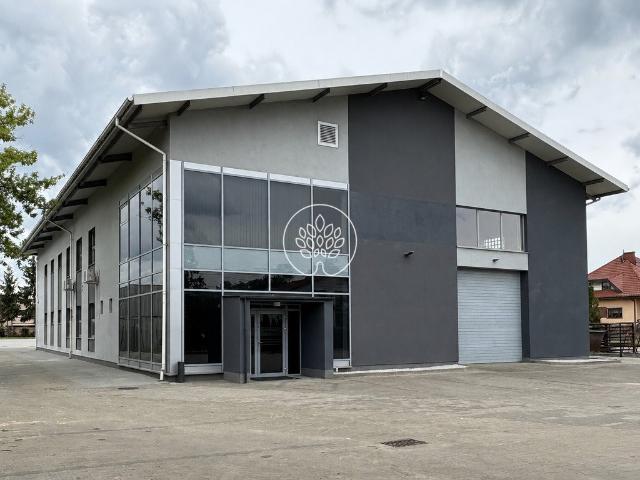 Nowoczesny obiekt 852 m² na Białołęce z biurami i magazynem