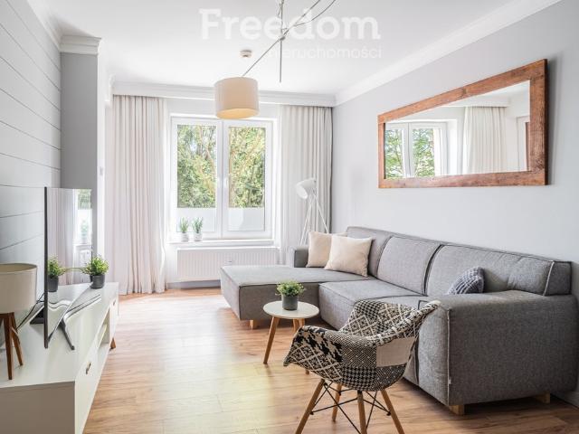 Polecam nowoczesny 2 pokojowy apartament z dostępem do basenu i plaży