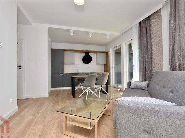 Nowoczesny apartament 40 m² z balkonem, parkingiem i blisko centrum