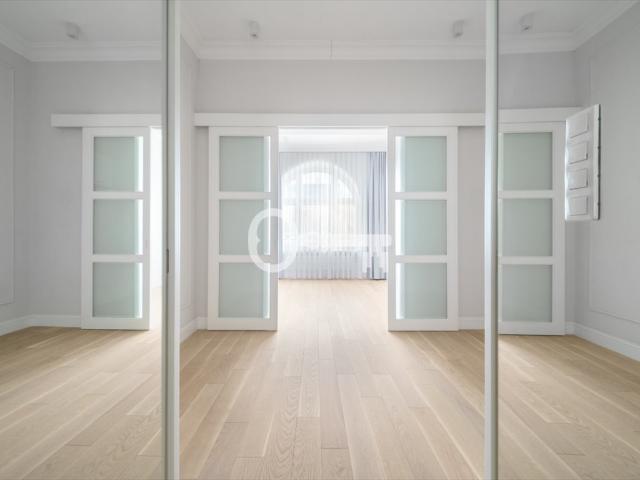 Nowoczesny apartament 80 m² z kominkiem w zabytkowej kamienicy