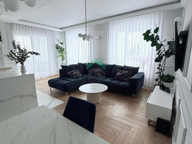 Nowoczesny apartament z tarasem i widokiem na zieleń