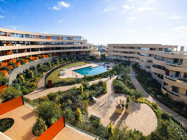 Nowoczesny apartament z widokiem na morze i basenem