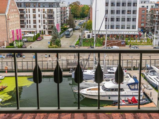 Nowoczesny apartament z widokiem na Motławę i marinę