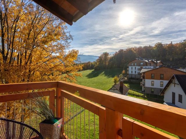 Nowoczesny apartament z balkonem i widokiem na góry