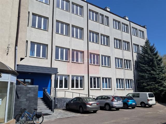Nowoczesny budynek biurowo edukacyjny 2 253 m² na Woli