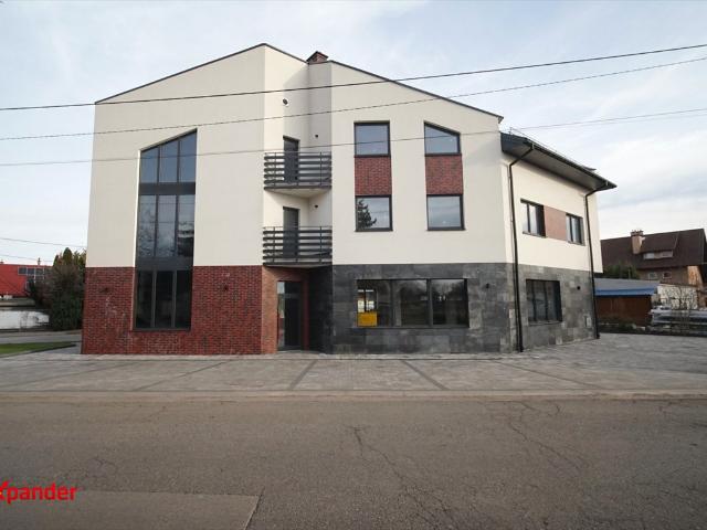 Nowoczesny budynek handlowo usługowy 490 m2, wysoki standard