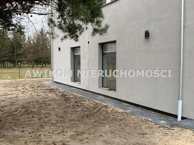 Nowoczesny budynek usługowo mieszkalny 26,8 m2 z ogrzewaniem podłogowym