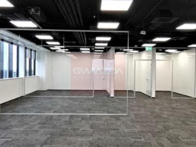 Nowoczesny biuro 290 m² z widokiem na Warszawę
