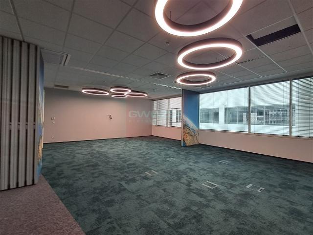 Nowoczesny biuro 2145 m² z możliwością podziału w Ochocie