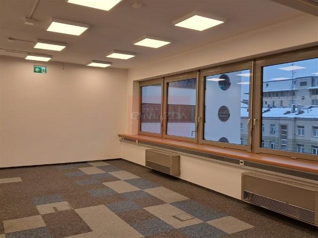 Nowoczesny biuro 627 m² w centrum Warszawy z miejscami parkingowymi